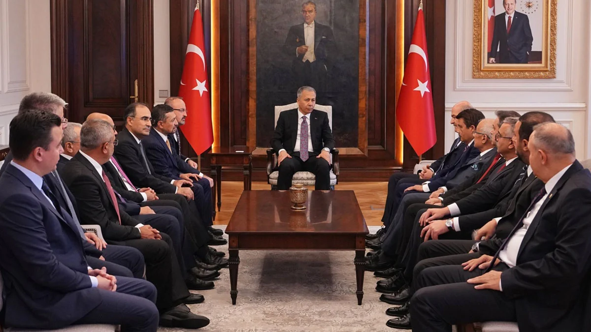 Soylu’dan Bakan Yerlkaya’ya geçmiş olsun ziyareti