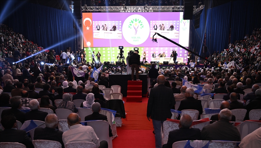 YSP kongresinde teröristbaşı Abdullah Öcalan’ın posterini açan partili tutuklandı!