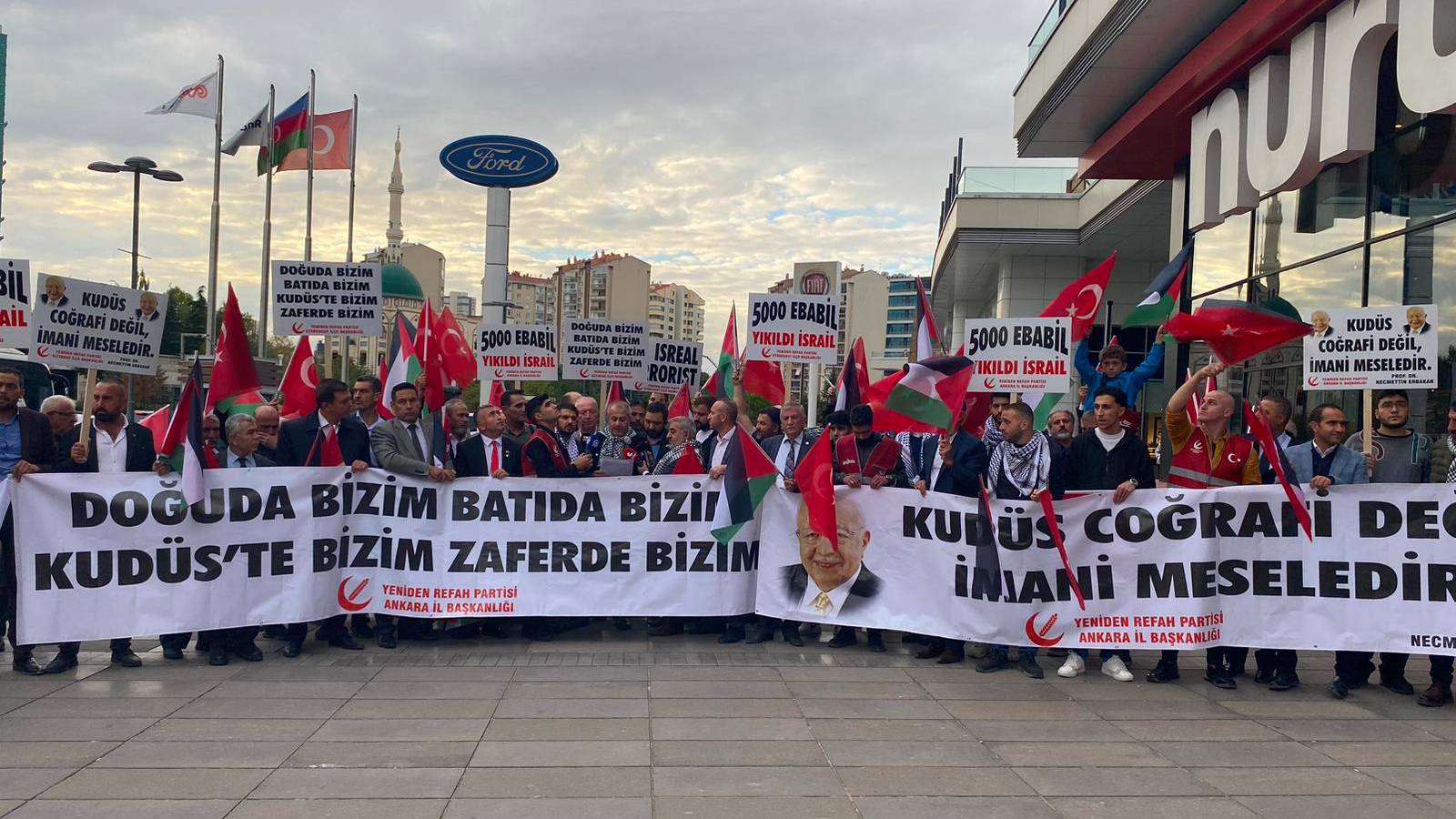 Yeniden Refah Partisi İsrail’in Gazze saldırılarını protesto etti