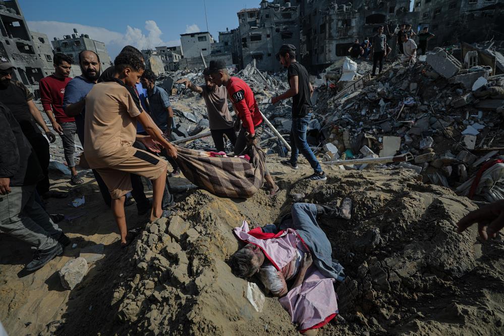 İşgalci İsrail ordusu Gazze’yi tamamen kuşattı