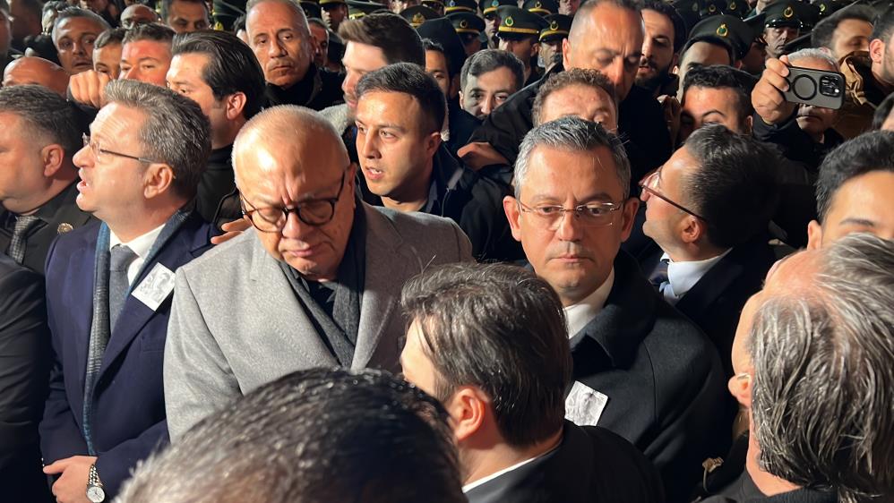 Şehit cenazesinde CHP Genel Başkanı Özgür Özel’e tepki!