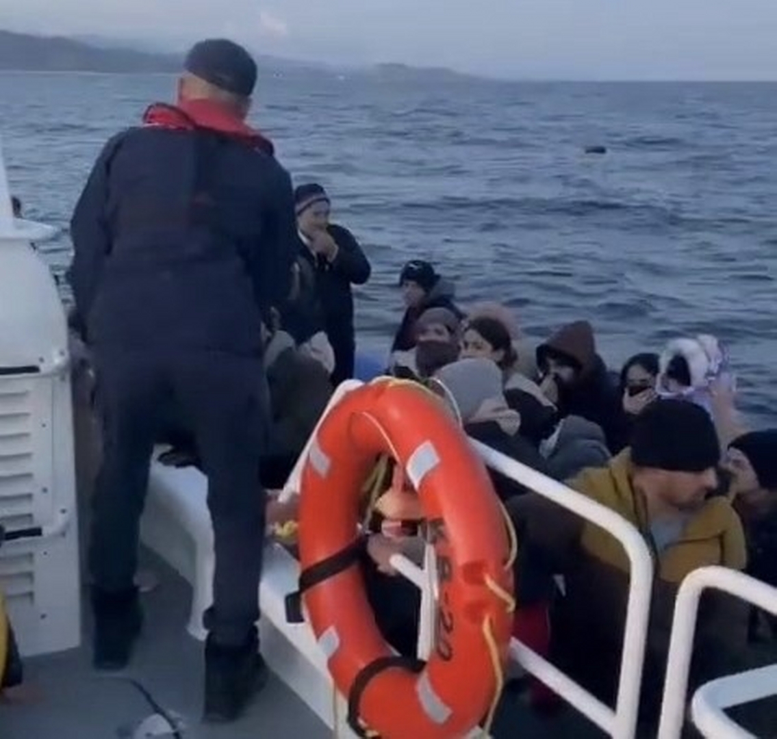 Yunan unsurlarınca ölüme terk edilmiş 34 kaçak göçmen kurtarıldı