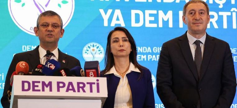Cumhuriyet Yazarı uyardı: HDP-DEM’le ilişki CHP’ye kaybettirir!