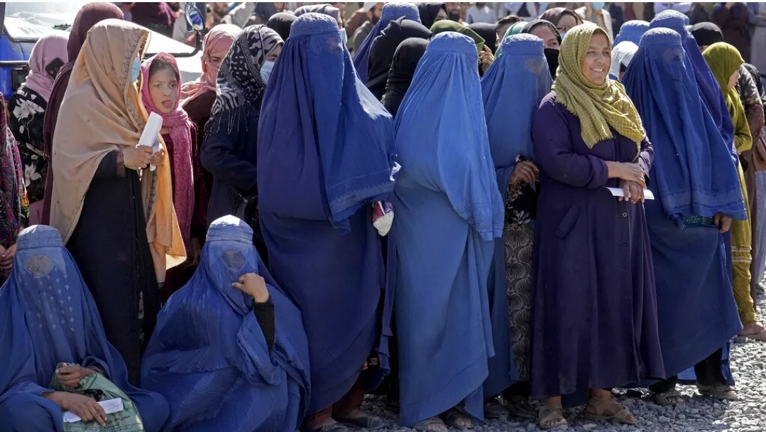 Afgan kadınlar ‘kötü başörtüsü’ gerekçesiyle tutuklandılar