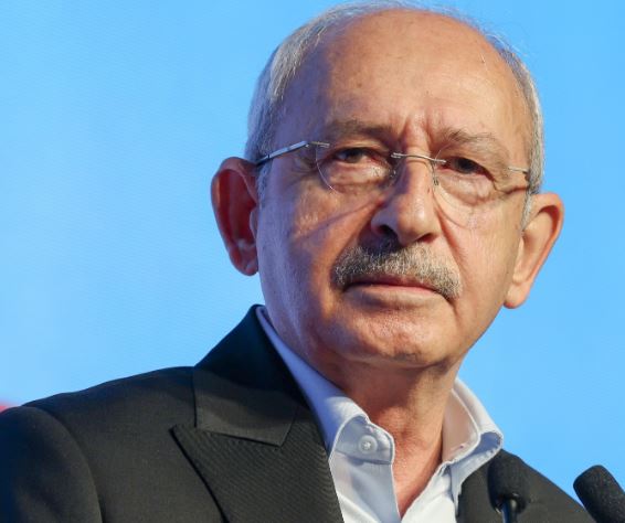 Özgür Özel’e yakın isimden Kemal Kılıçdaroğlu’na feci hakaret!