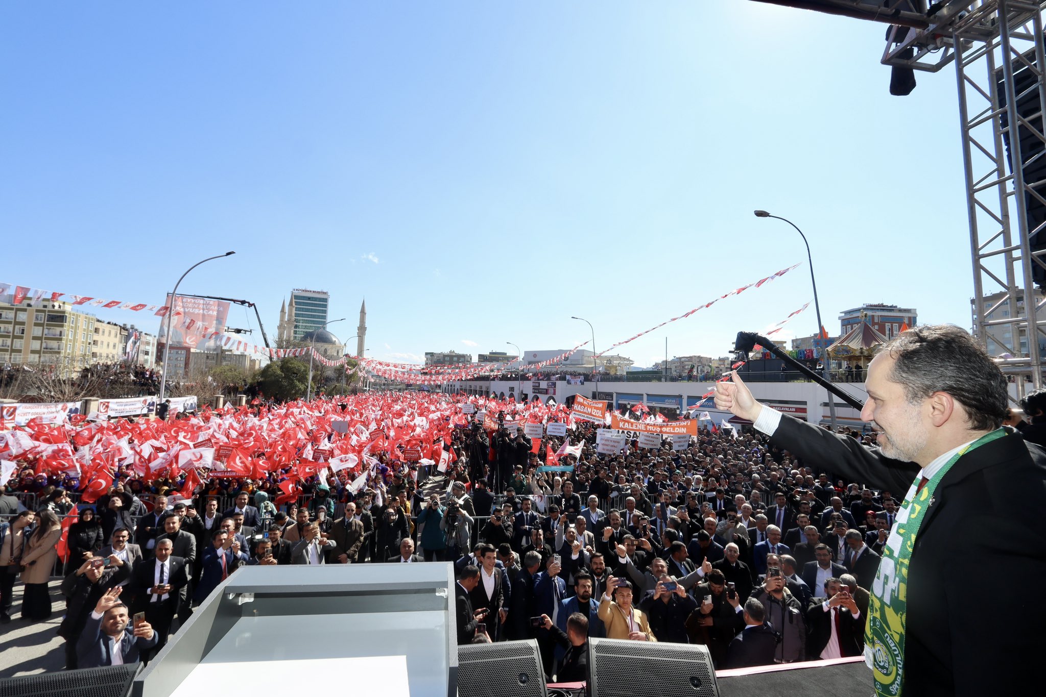 Yeniden Refah Partisi’nden Şanlıurfa’da gövde gösterisi