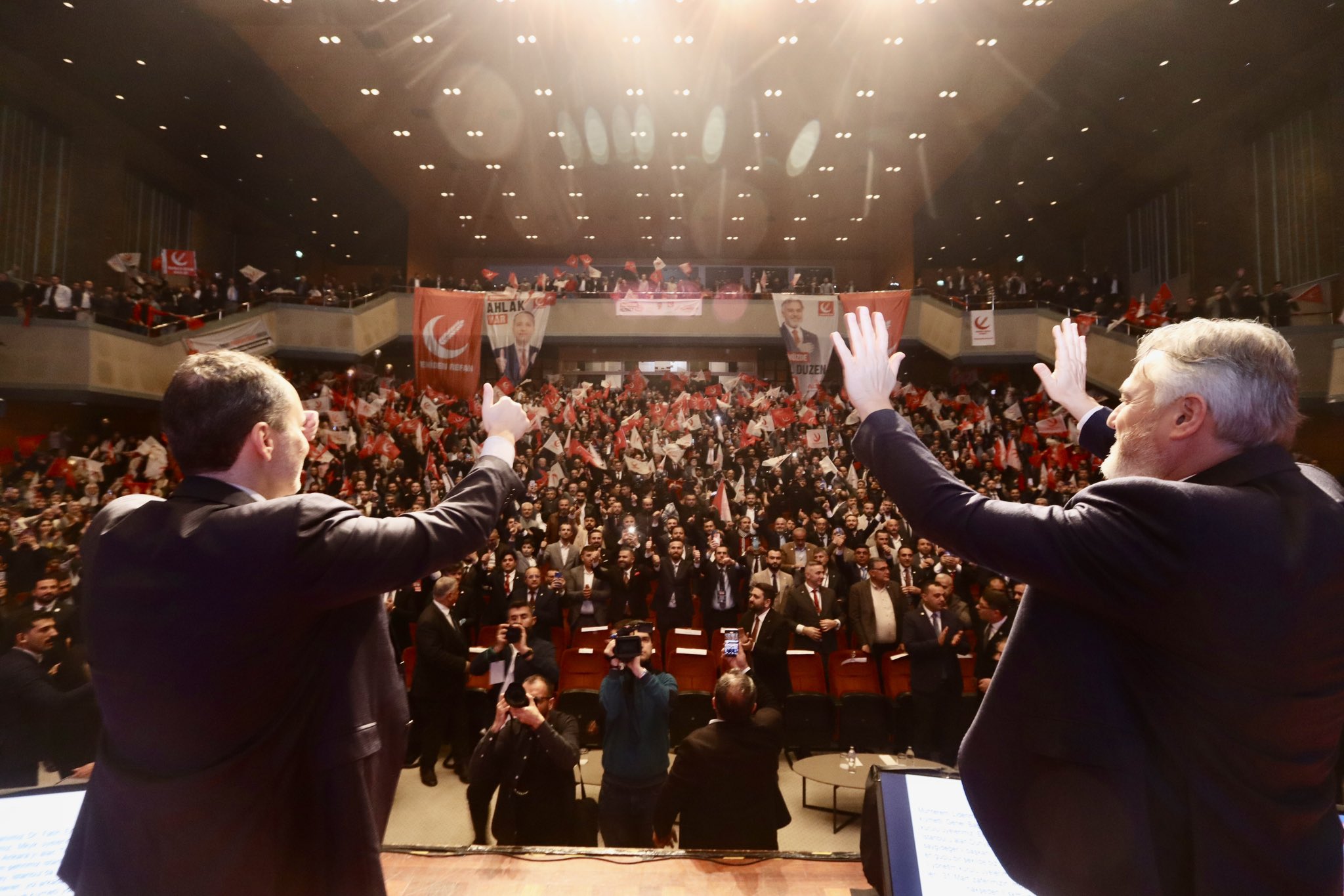 Yeniden Refah Partisi İstanbul adaylarını görkemli bir törenle tanıttı