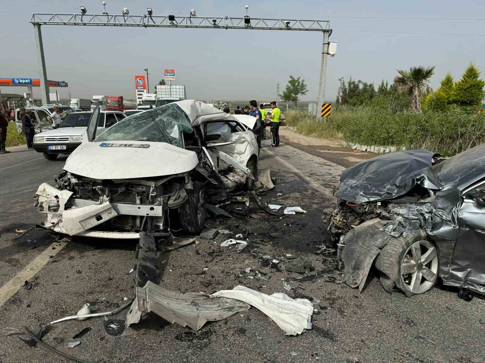 Şanlıurfa’da korkunç kaza! Yol savaş alanına döndü…