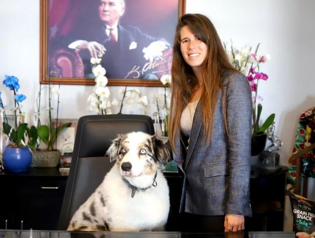 CHP’li Başkan, makam koltuğuna köpek oturtunca!..