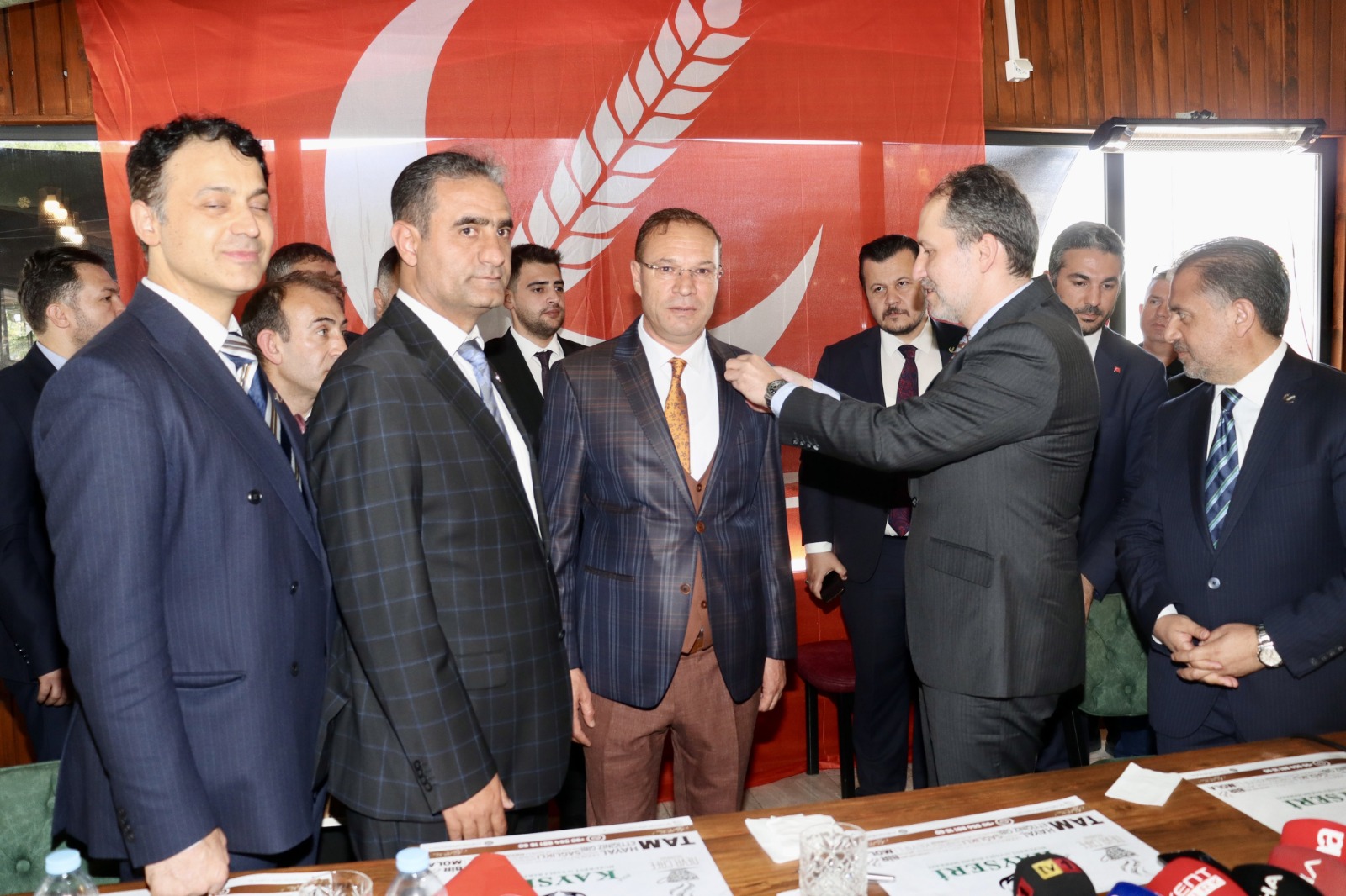 Yeniden Refah’ta üye sayısı çığ gibi büyüyor! AK Parti’den 100 kişi daha Yeniden Refah’a katıldı…
