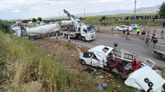 Şoför tutuklandı! Aşırı hız 9 canı hayattan kopardı…