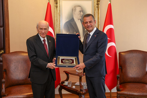 Özgür Özel’den Bahçeli’ye İttifak çağrısı: Bize katıl!