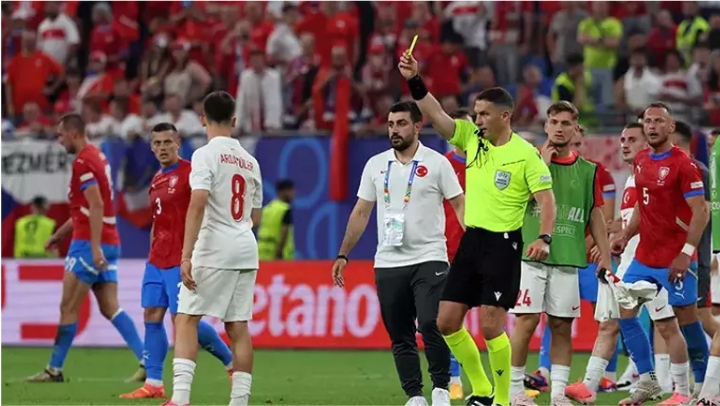 Hakem A Milli Takımımızı biçti, ses Çekya’dan geldi! Kenan Yıldız da atılmalıymış…