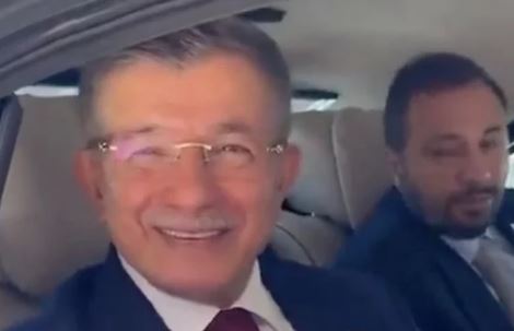 Ahmet Davutoğlu da tik tok takıldı!  VİDEO İZLE