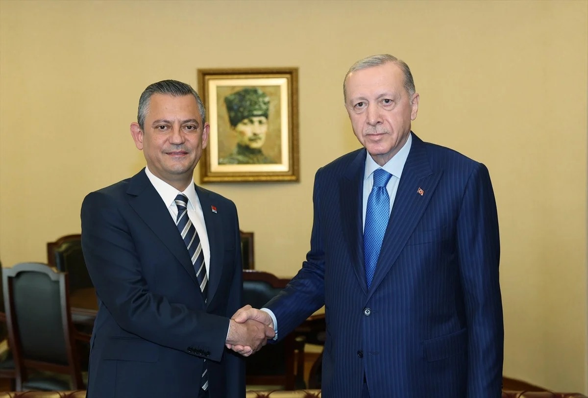 Cumhurbaşkanı Erdoğan 18 yıl sonra CHP Genel Merkezi’nde!
