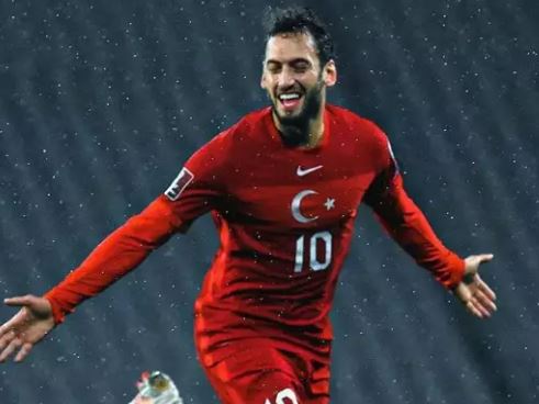 Türkiye Çekya: 2-1, Hakan Çalhanoğlu Cenk Tosun! Hayırlı Olsun!