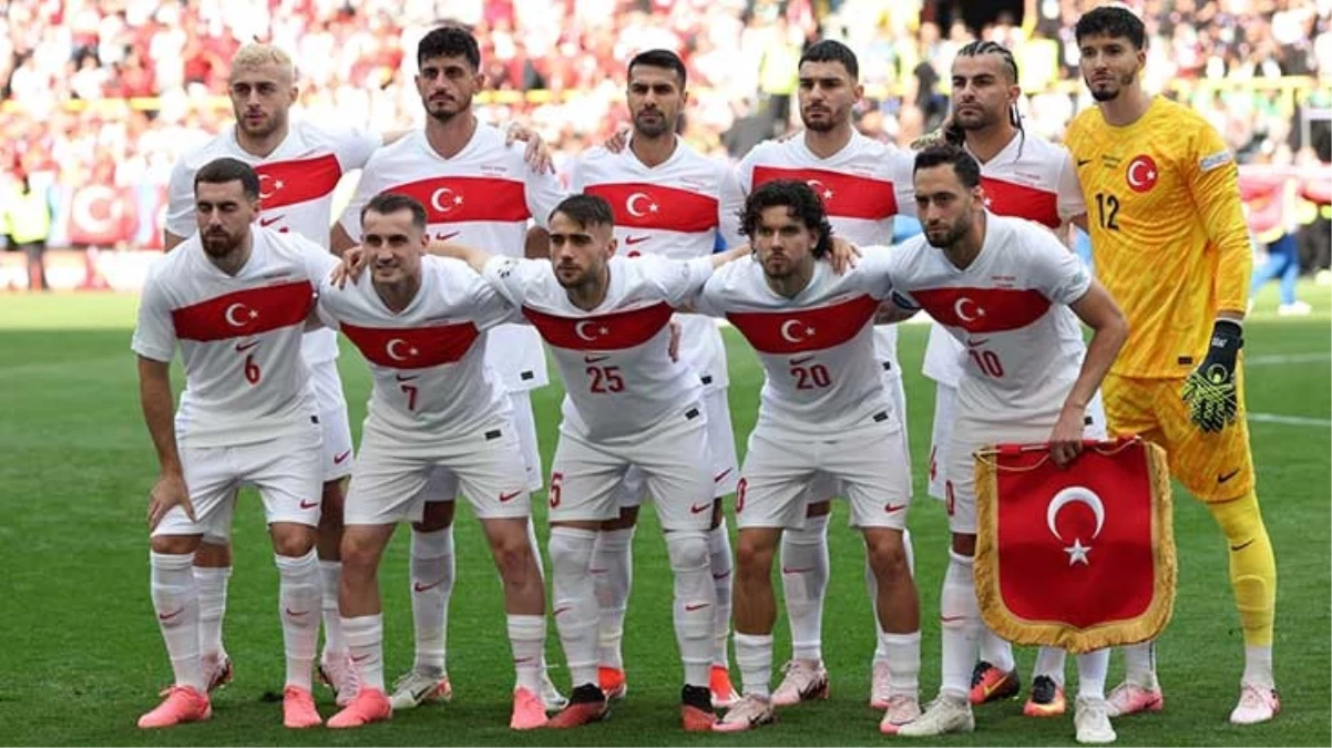 Türkiye-Çekya… İlk yarıda gol yok, Çekya 10 kişi kaldı!