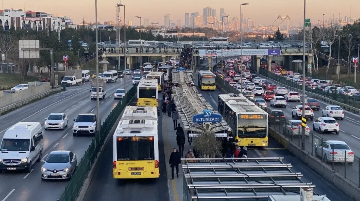 CHP’li belediyelerden ulaşıma zam furyası