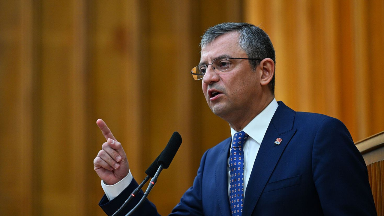 Özgür Özel’den ilginç çağrı: Işıkları yakın, ışıkları kapatın!