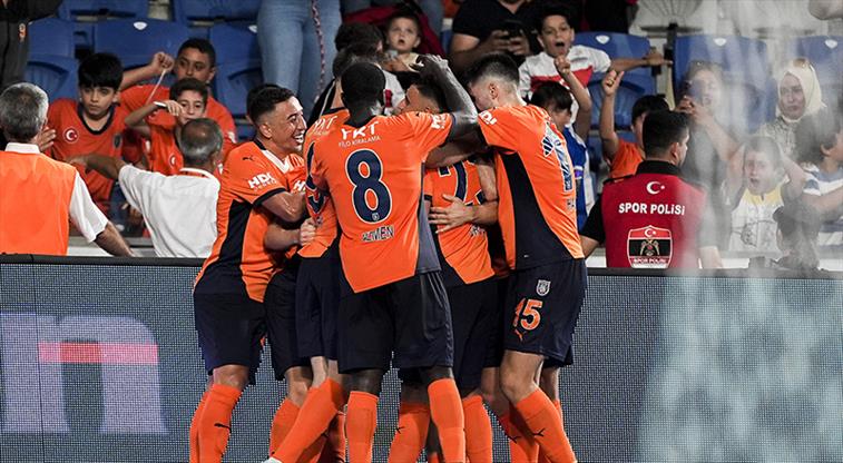 Avrupa’da sonunda yüzümüz güldü! Başakşehir 2 golle turladı