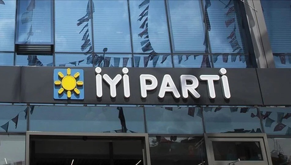 İYİ Parti’de deprem! Topluca istifa ettiler