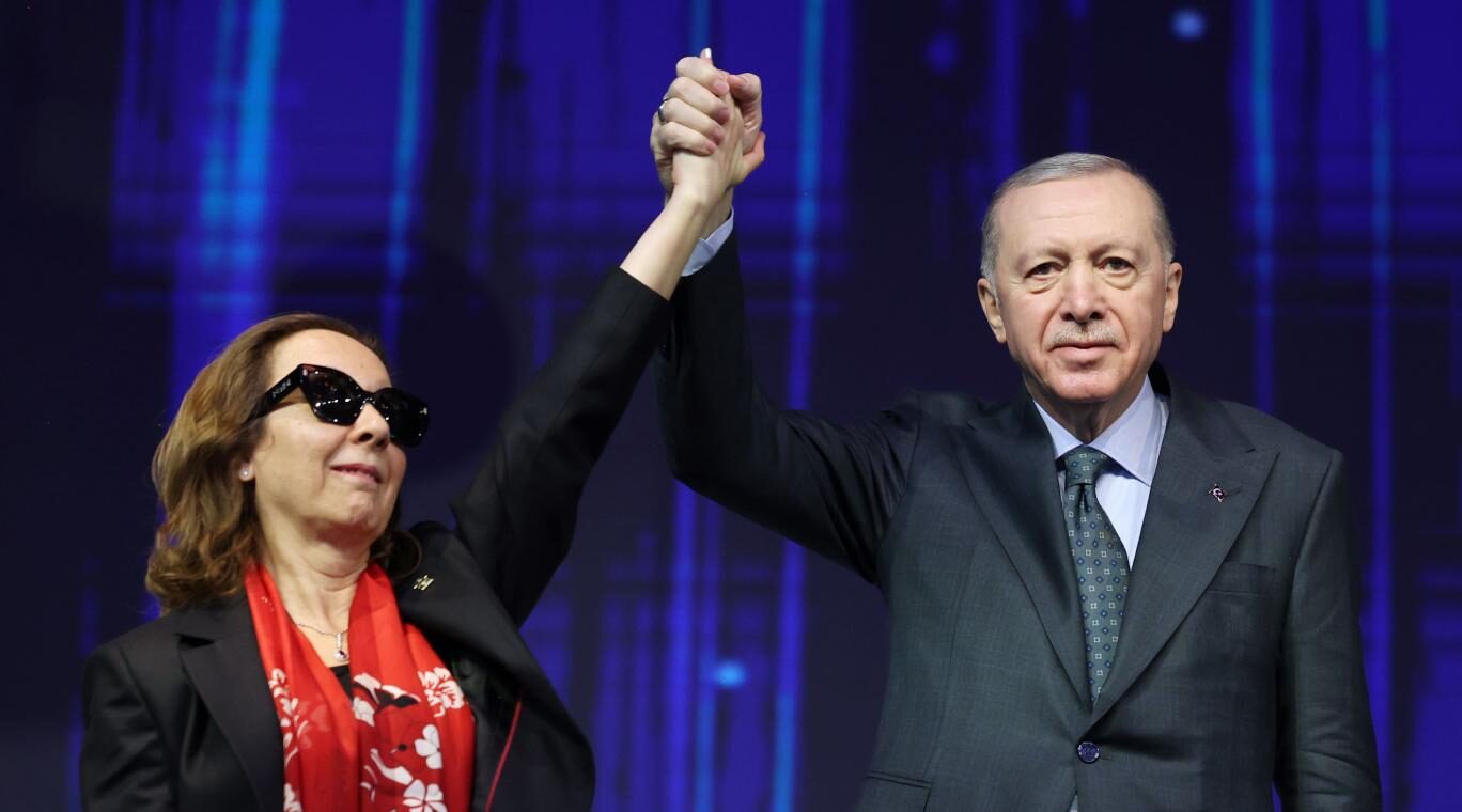 Özgür Özel’den, AK Parti’ye katılan Serap Yazıcı hakkında dikkat çeken iddia!