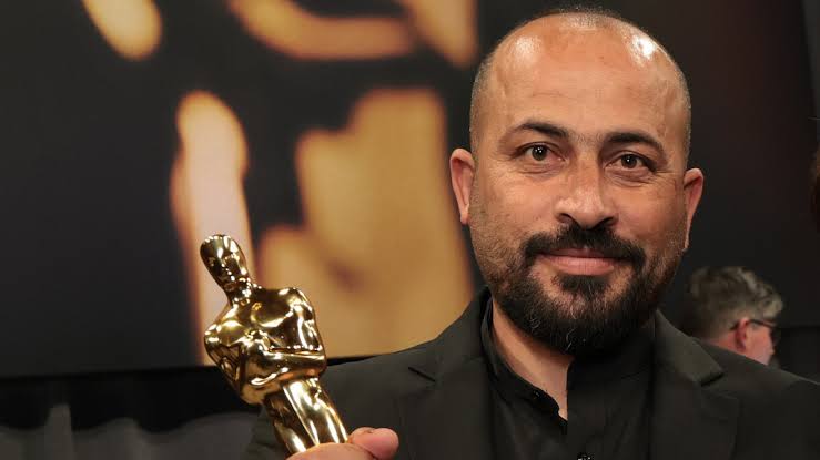 İsrail vandallığı devam ediyor: Oscar ödüllü Filistinli yönetmene saldırı!