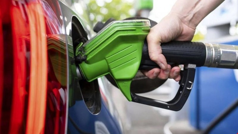 Bu geceden itibaren geçerli! Benzine indirim