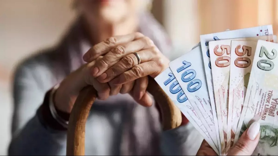 Emeklilere bayram müjdesi gelir mi? İkramiye için masadaki 3 zam ihtimali…