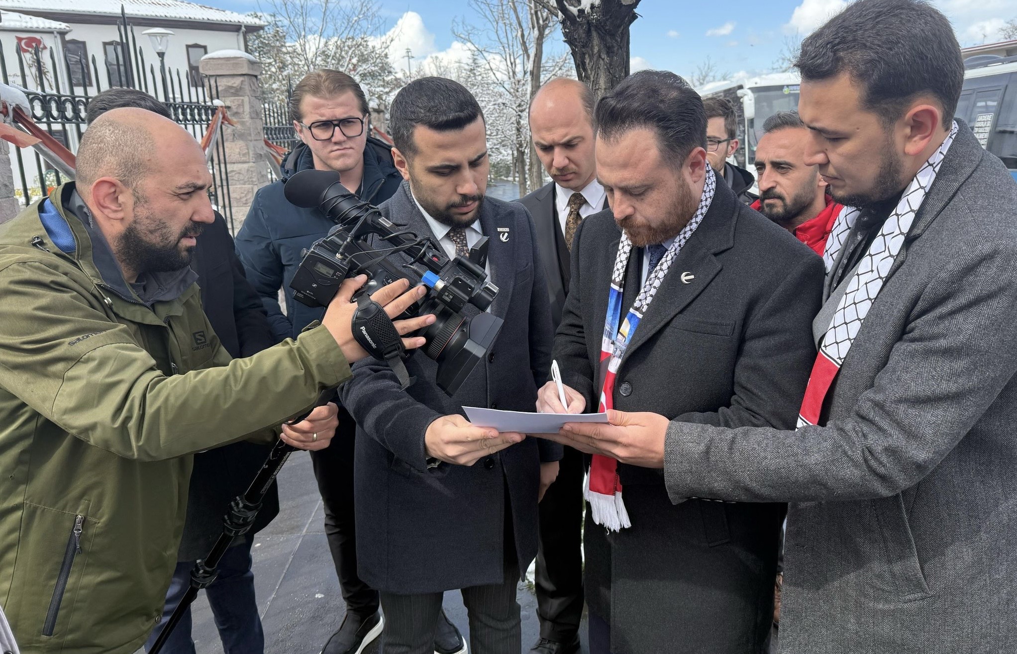 Yeniden Refah Gençlik Kollarından Gazze için gönüllü askerlik başvurusu