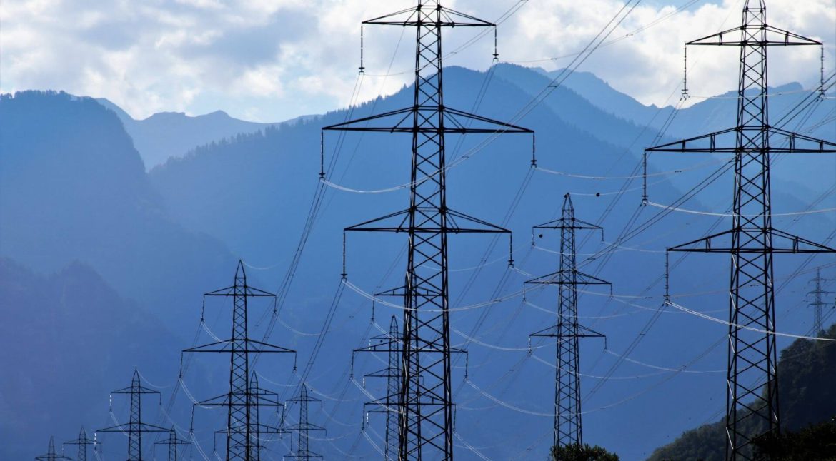 Elektriğe gelen zam şirketlere yaradı: Faturayı halk ödüyor, kasayı imtiyazlı şirketler dolduruyor!