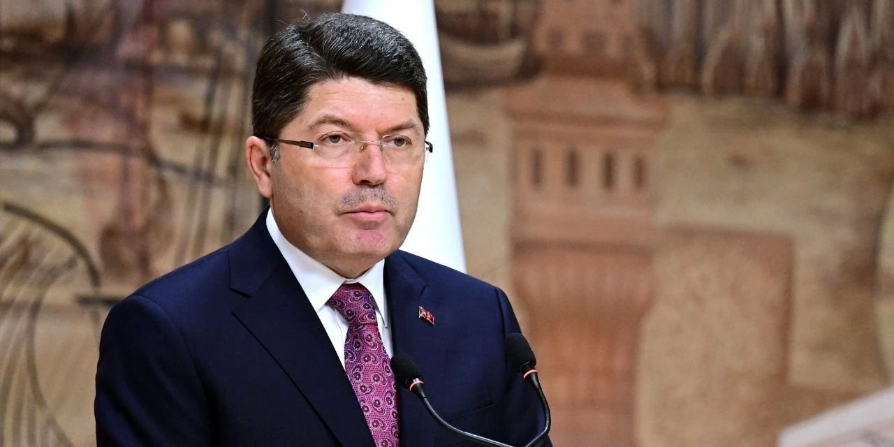 Bakan Yılmaz Tunç’tan ‘çıplak arama’ iddialarına cevap!