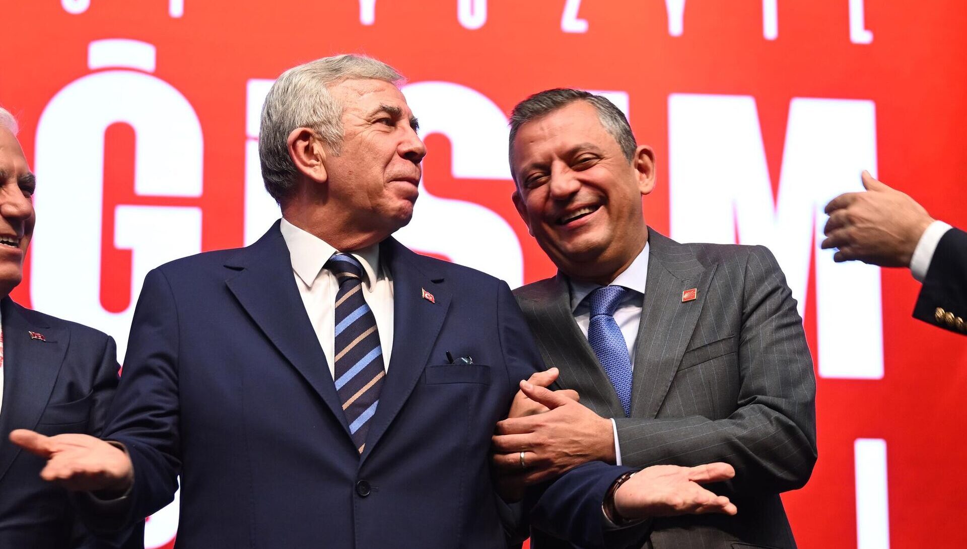 Özgür Özel tedirgin: Mansur Yavaş yeni siyasi organizasyona mı hazırlanıyor?
