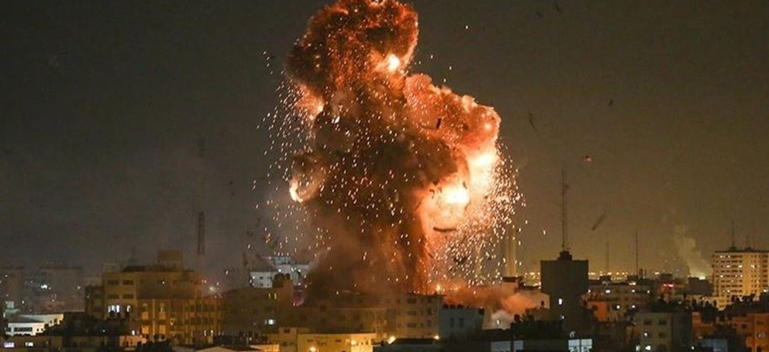 Terör devleti İsrail Suriye’de sınır tanımıyor! Şam ve 4 bölgeye saldırı