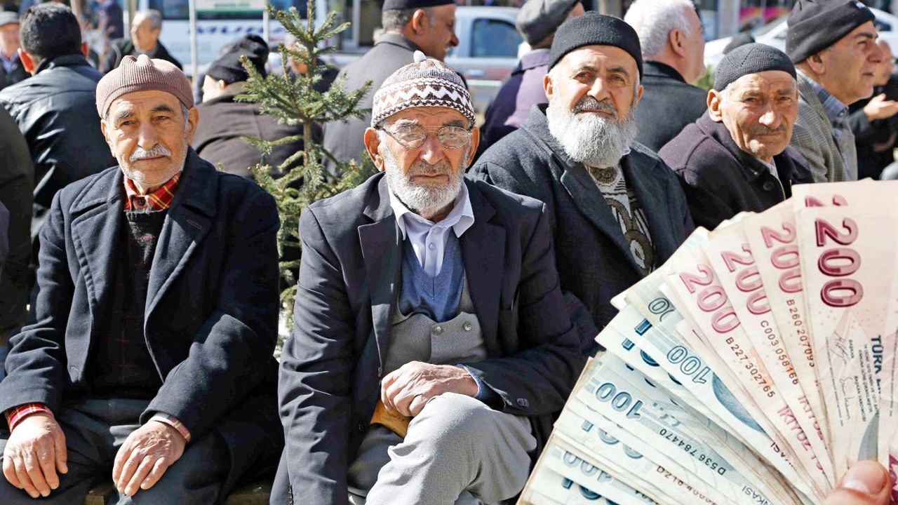 Emeklilere sefalet zammı! En düşük emekli ücreti belli oldu