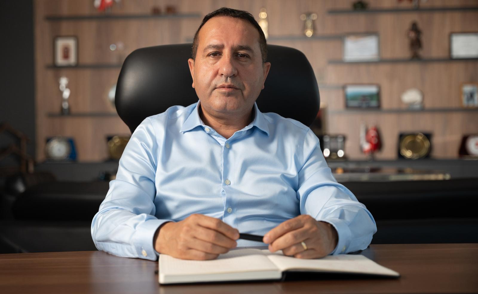 İş insanı Fesih Zeki Mert’e Kanada’dan Kral III. Charles nişanı