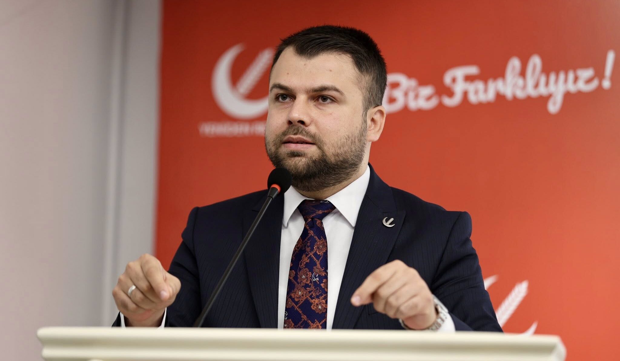 Yeniden Refahlı Fatih Müjdeci’den CHP’ye tepki: “Siyasetçiler millet için bedel öder, millet siyasetçiler için bedel ödemez”
