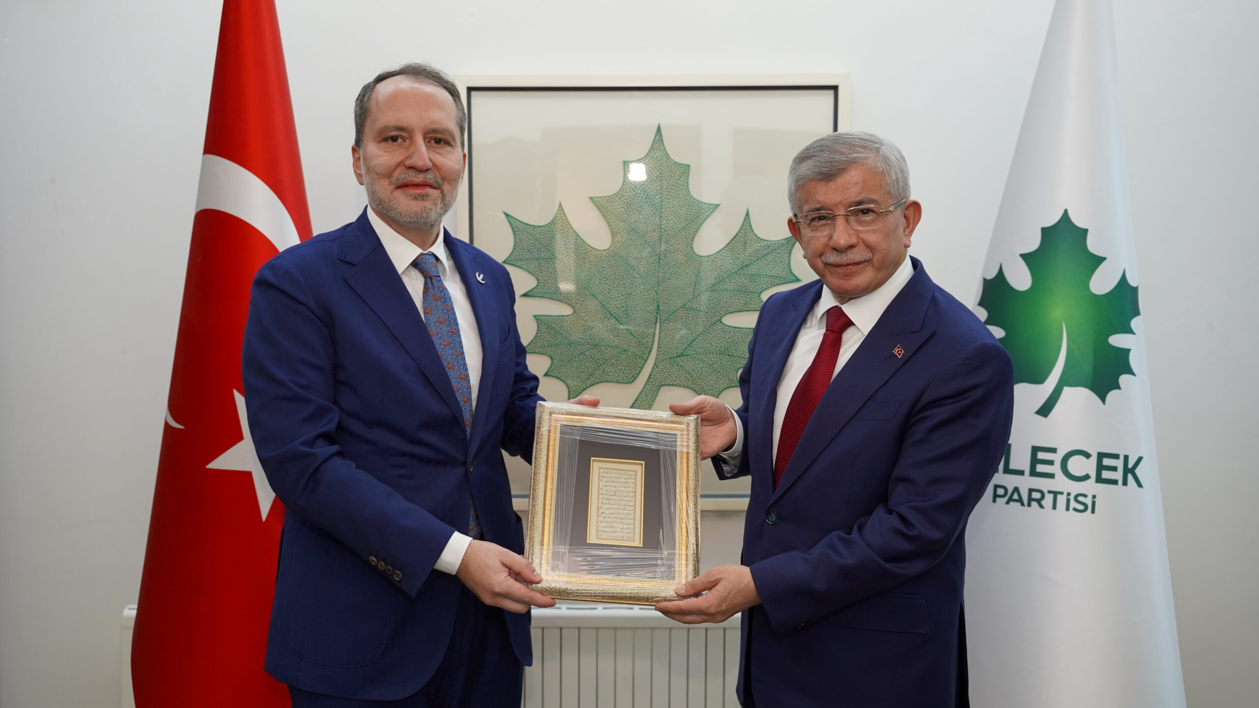 Erbakan’dan Davutoğlu’na ‘hayırlı olsun’ ziyareti