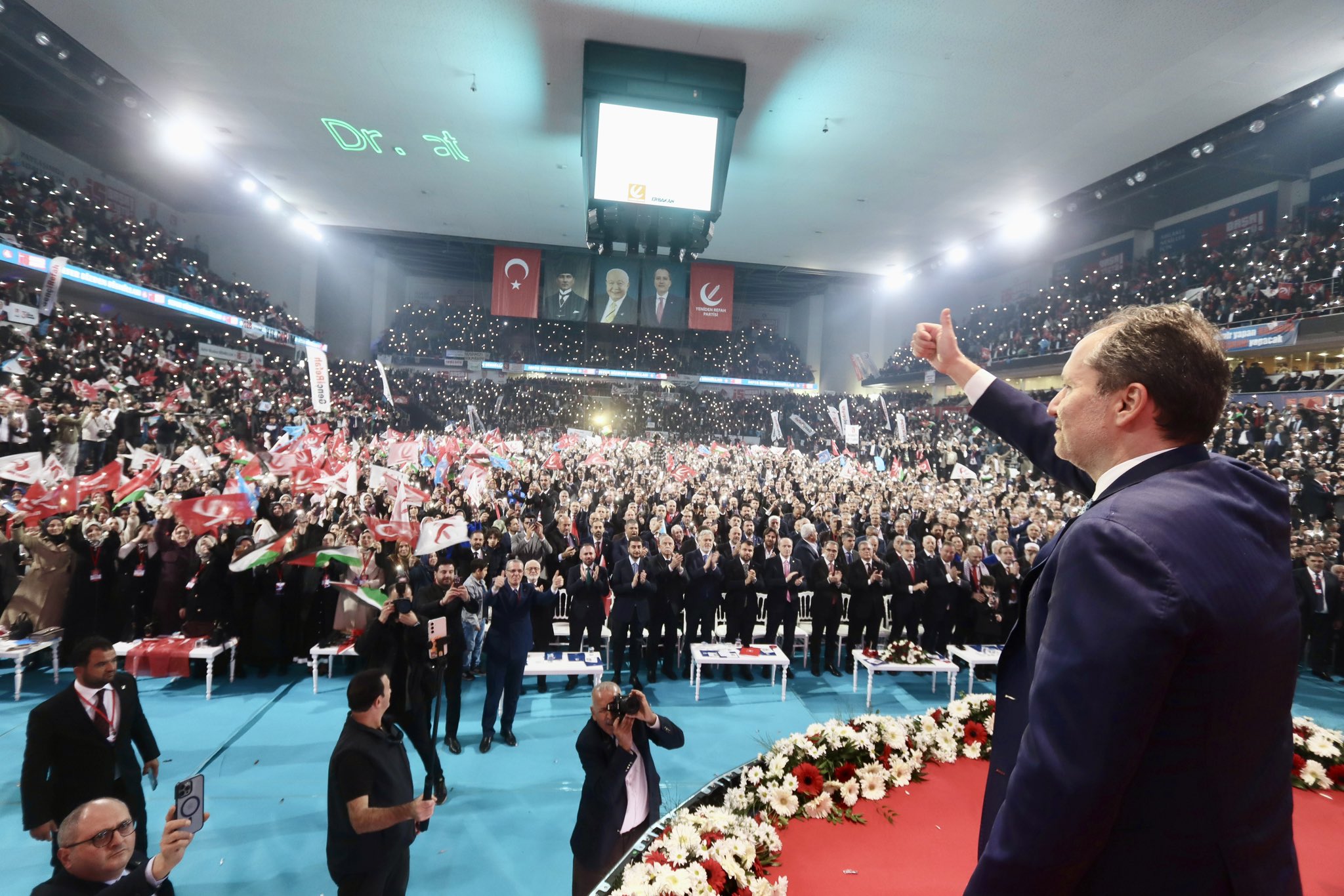 Milli Görüşü Yeniden Refah Partisi temsil ediyor