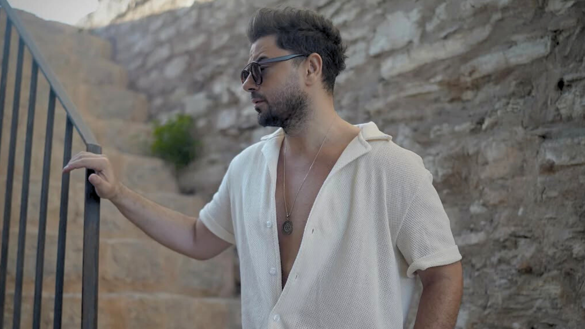 Gökhan Akar: Sanatçının işi sadece şarkı yapmak değil, toplumun yarasına dokunmaktır!