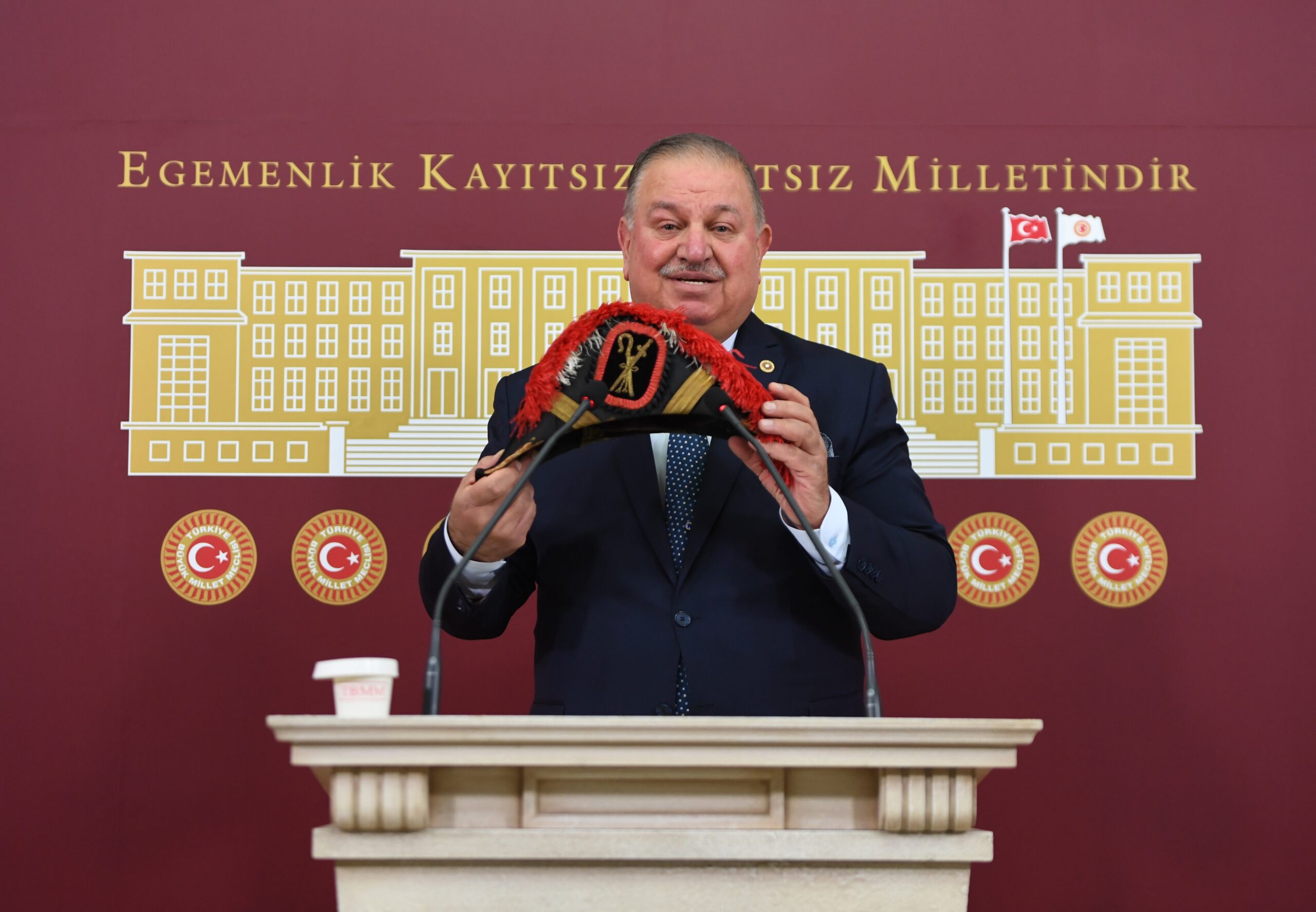 Yeniden Refah’lı Doğan Bekin’den ABD’ye ‘şapkalı’ soykırım göndermesi!