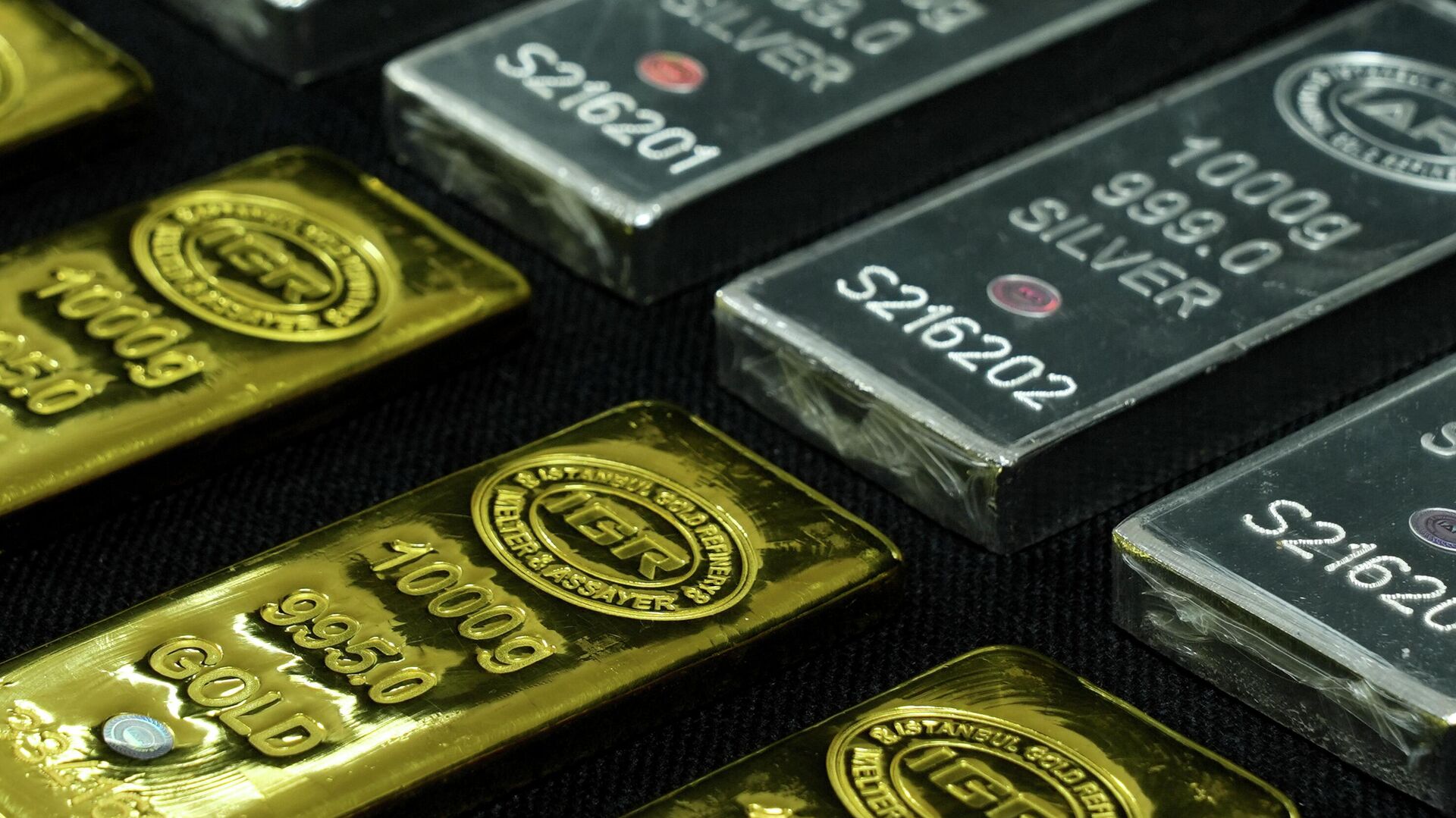 Altın ve gümüşten yeni rekor!