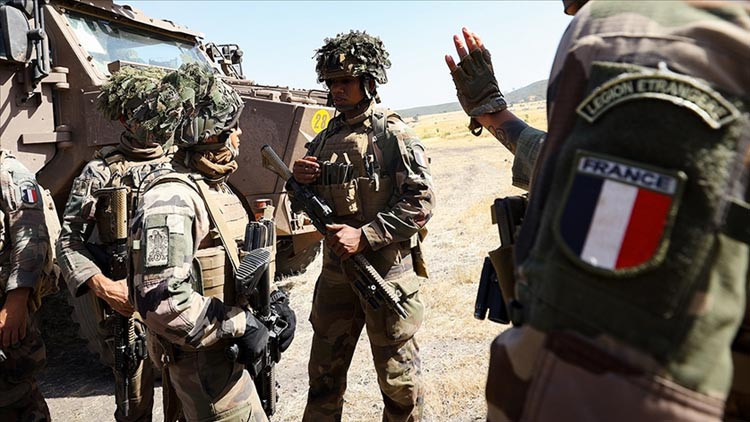 Fransa, Grönland’a asker gönderdi