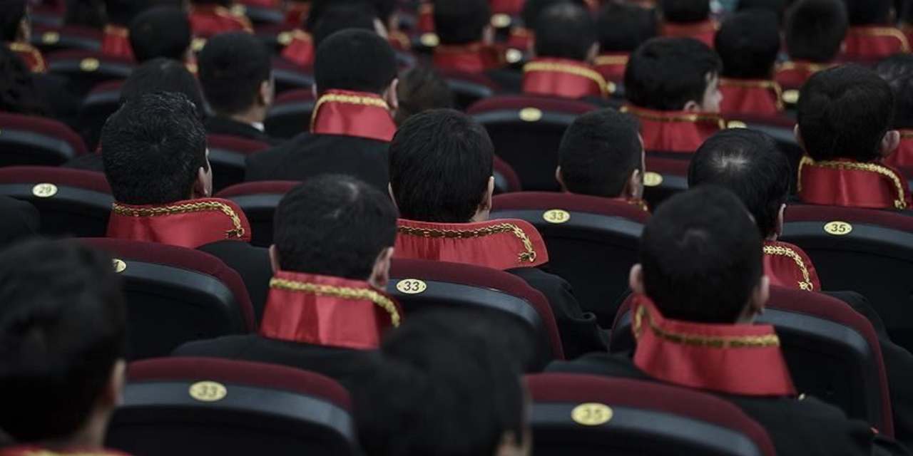 HSK’den hâkim ve savcılara “sosyal medya” uyarısı