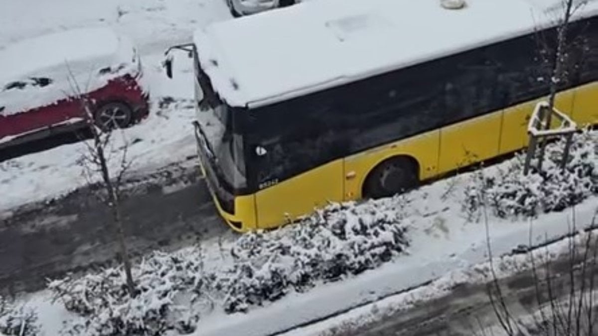 Kar yağışı olumsuz etkiledi! İstanbul’da tır kaza yaptı, otobüs yolda kaldı