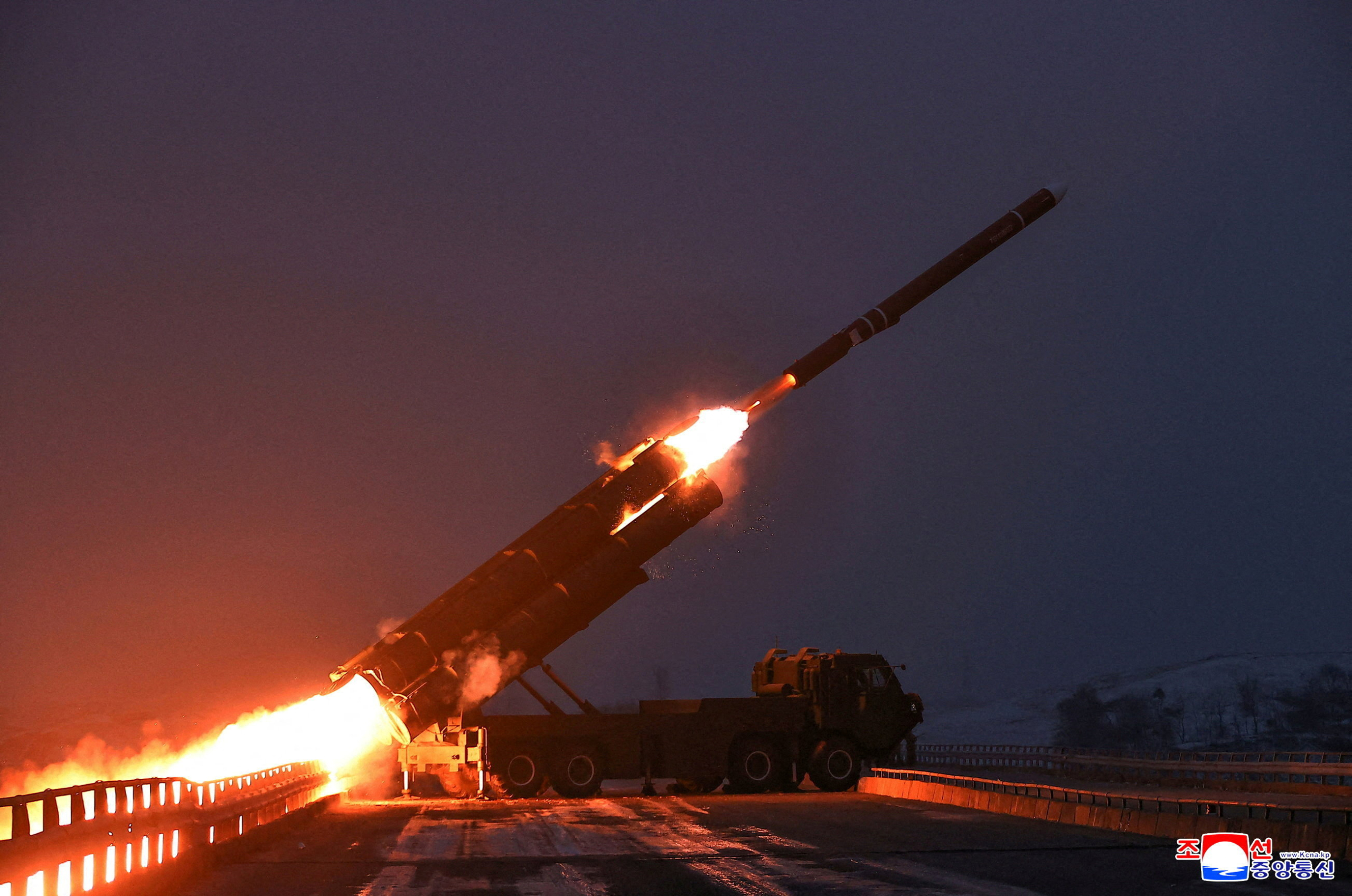 Kuzey Kore’den bir ayda ikinci füze!