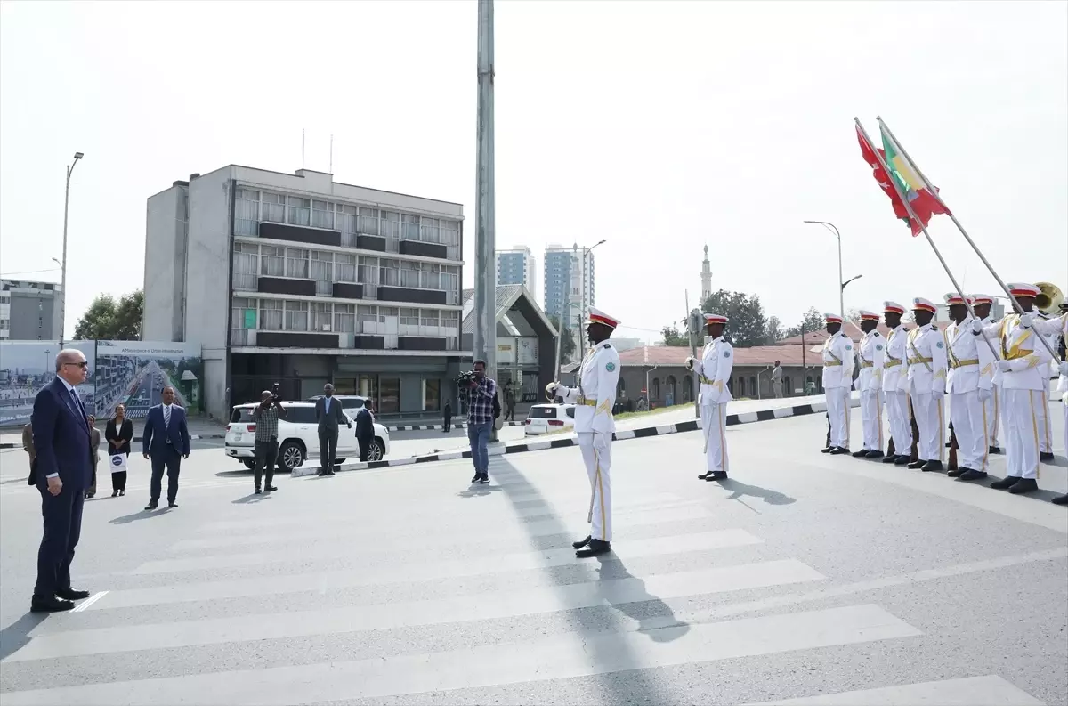 Cumhurbaşkanı Erdoğan, Etiyopya’da Adva Zafer Anıtı’na çelenk koydu