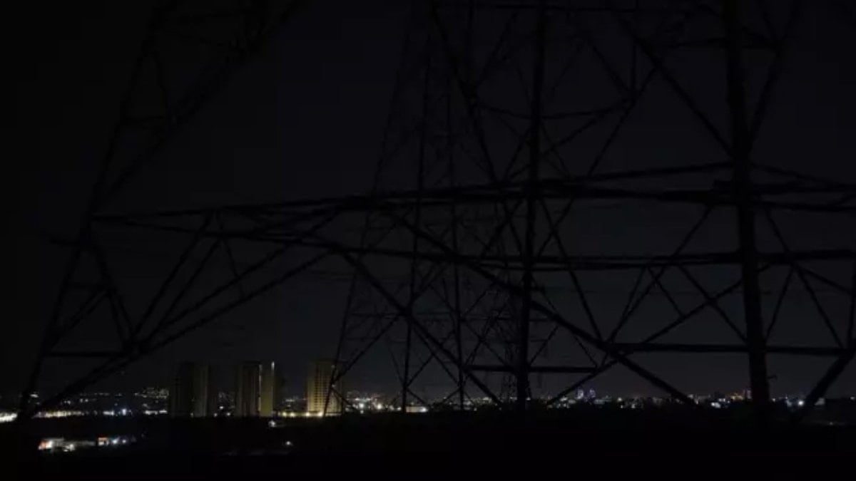 İsrail saldırıları nedeniyle İran’da elektrik kesintileri yaşandı