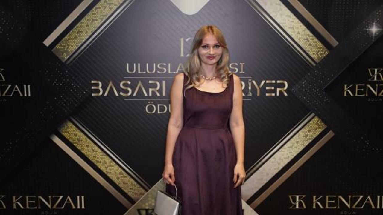 Dijital eğitimin yıldızı Elif Öğretmen’e büyük ödül!