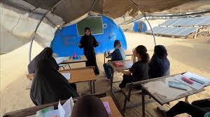 İsrail Çadır Okul’u vurdu : Bir kız çocuğu hayatını kaybetti.